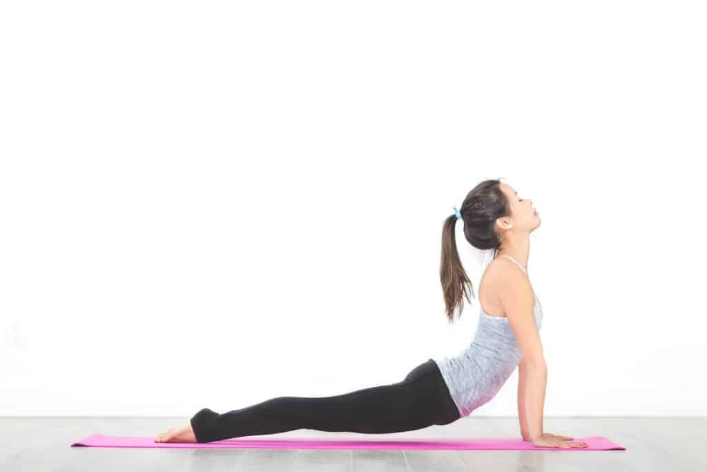 12 poziții yoga de întinerire